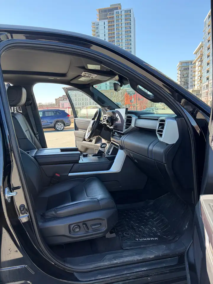 Toyota Tundra снимка Toyota Tundra