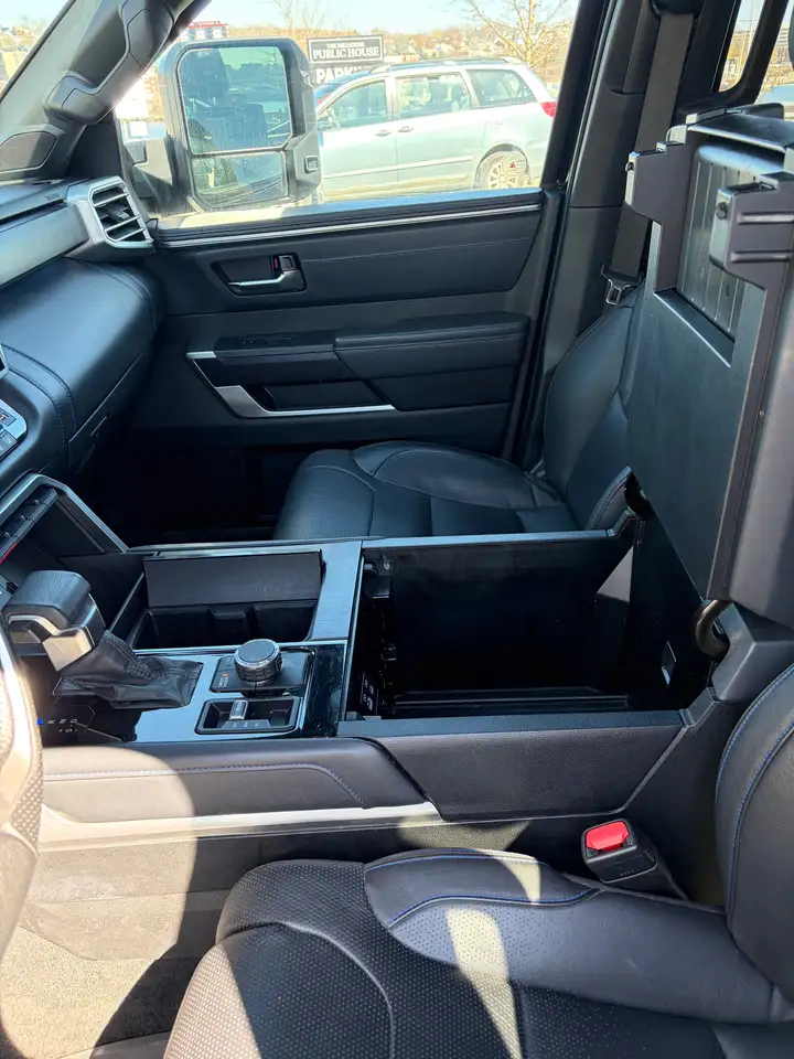 Toyota Tundra снимка Toyota Tundra