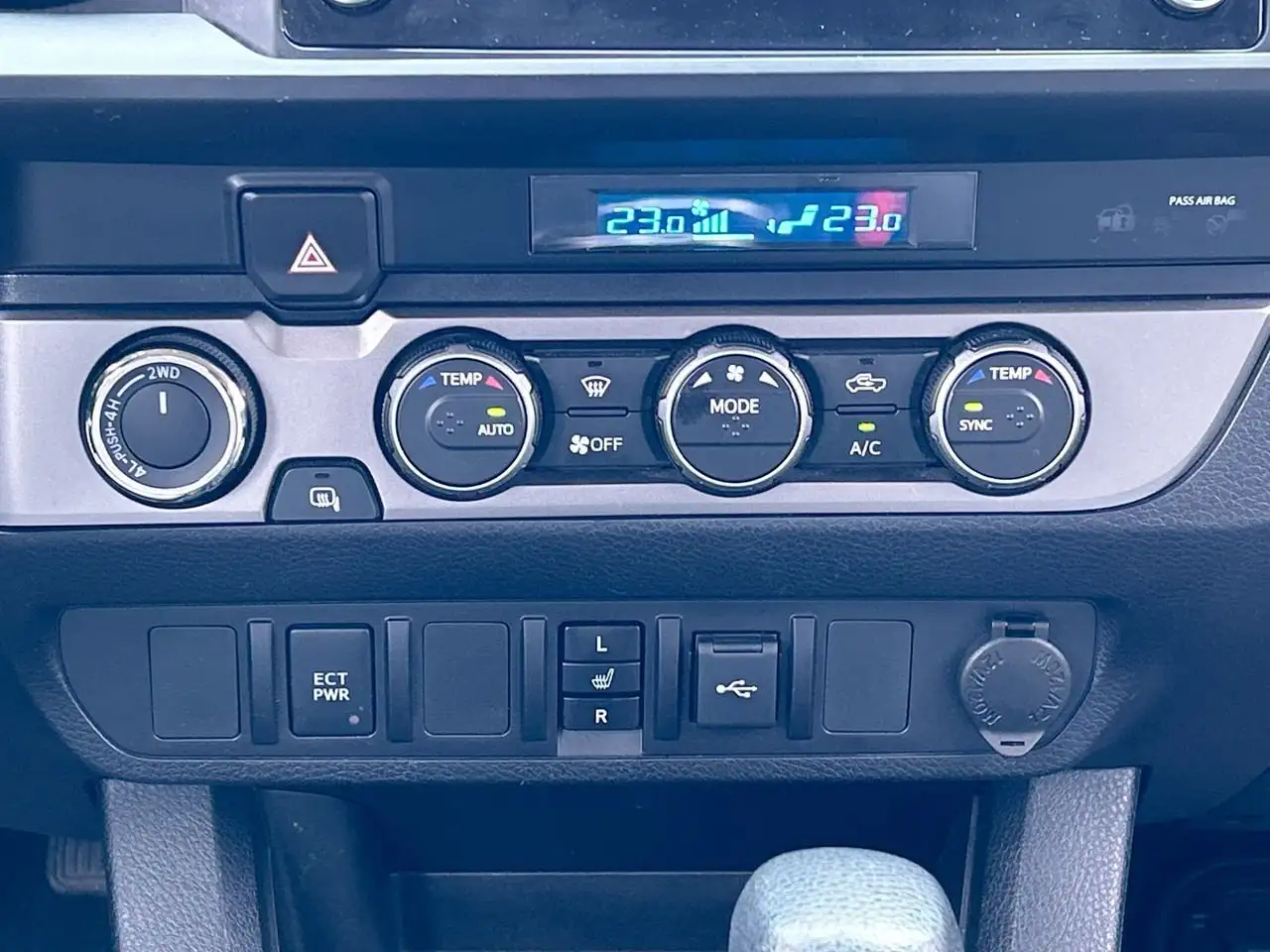 Toyota Tacoma снимка Toyota Tacoma