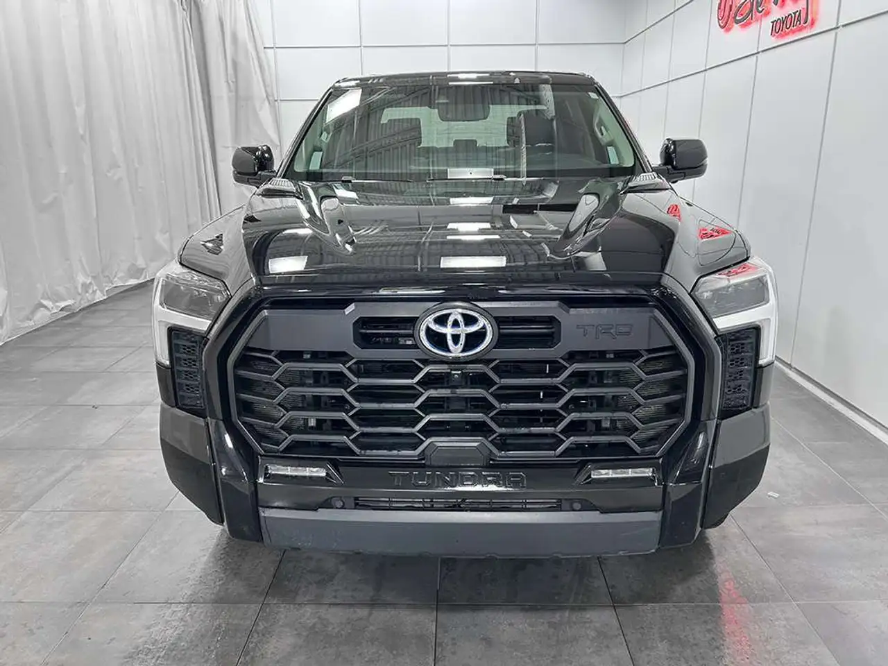Toyota Tundra снимка Toyota Tundra