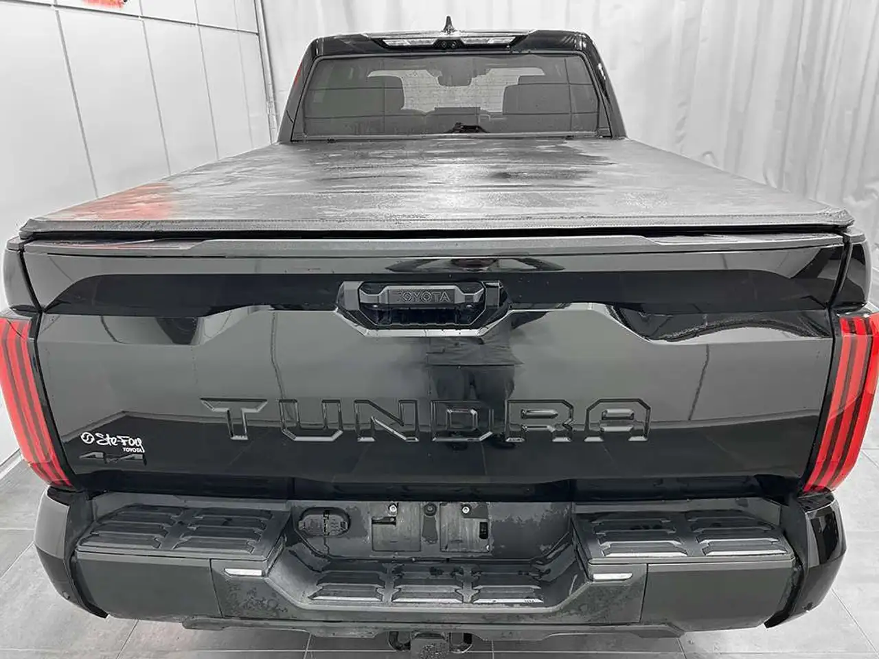 Toyota Tundra снимка Toyota Tundra