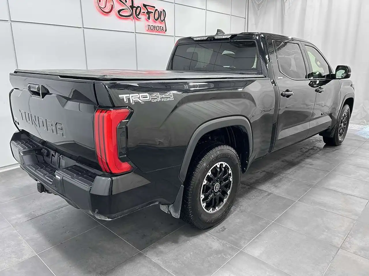 Toyota Tundra снимка Toyota Tundra