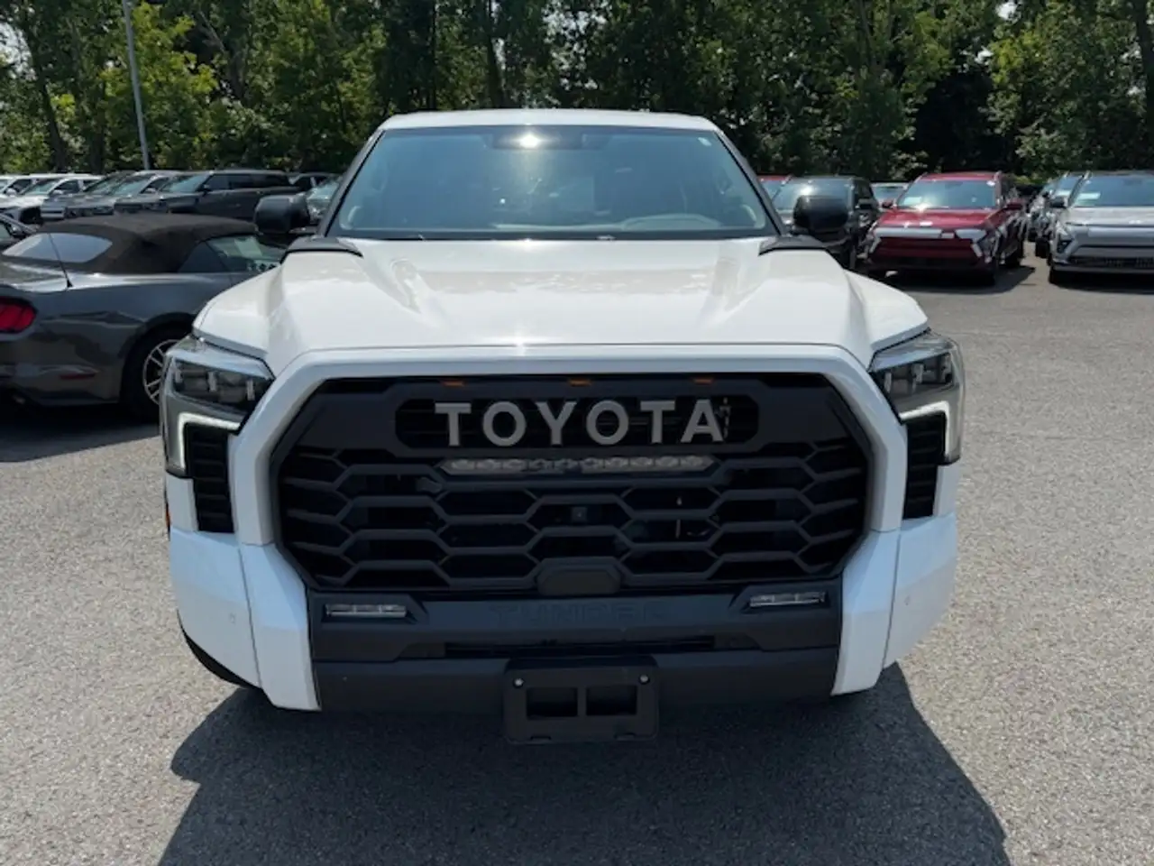 Toyota Tundra снимка Toyota Tundra