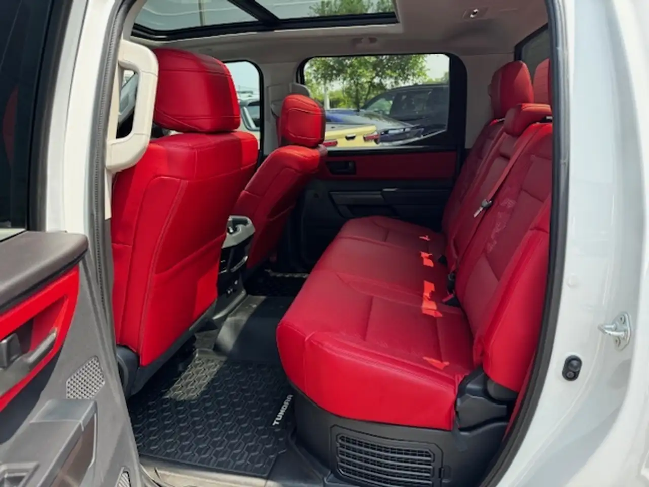 Toyota Tundra снимка Toyota Tundra