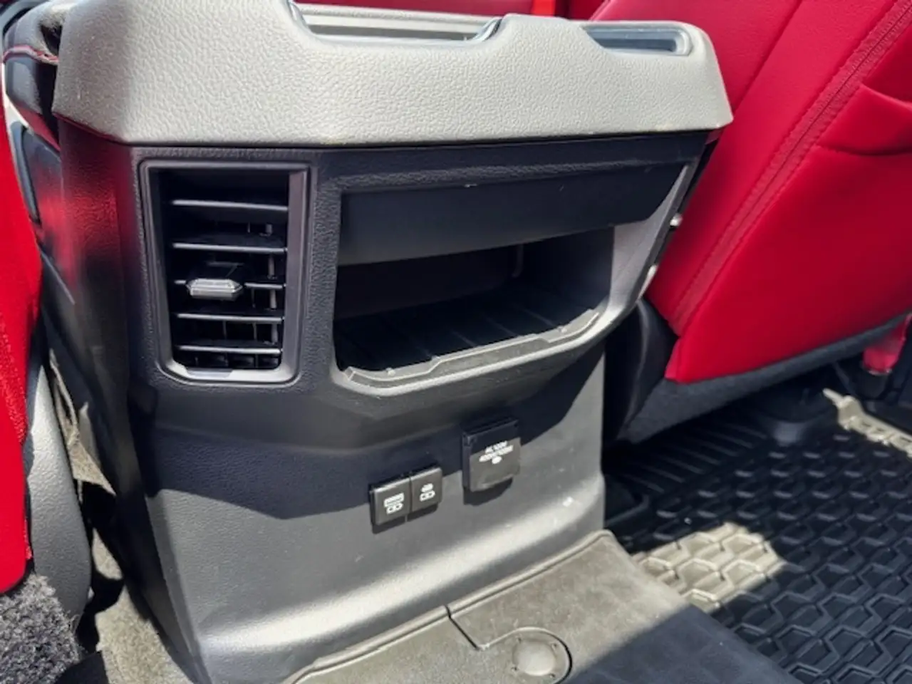 Toyota Tundra снимка Toyota Tundra