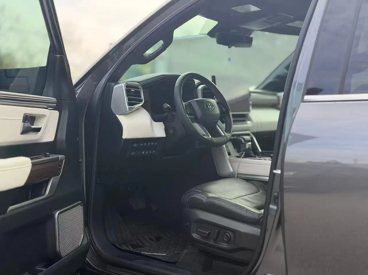 Toyota Tundra снимка Toyota Tundra