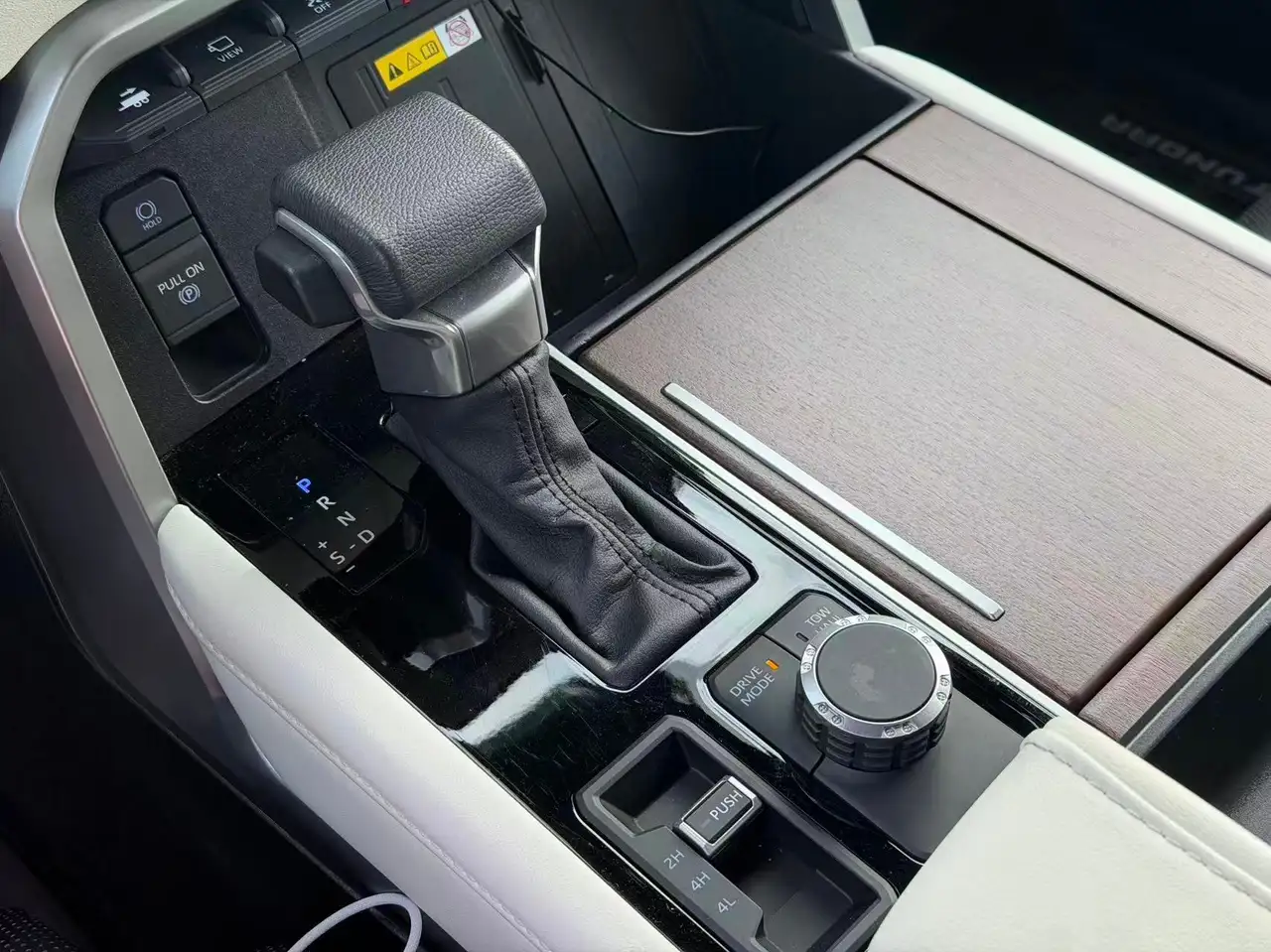 Toyota Tundra снимка Toyota Tundra