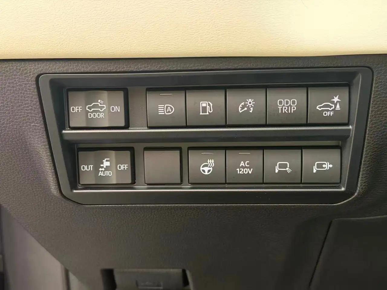 Toyota Tundra снимка Toyota Tundra