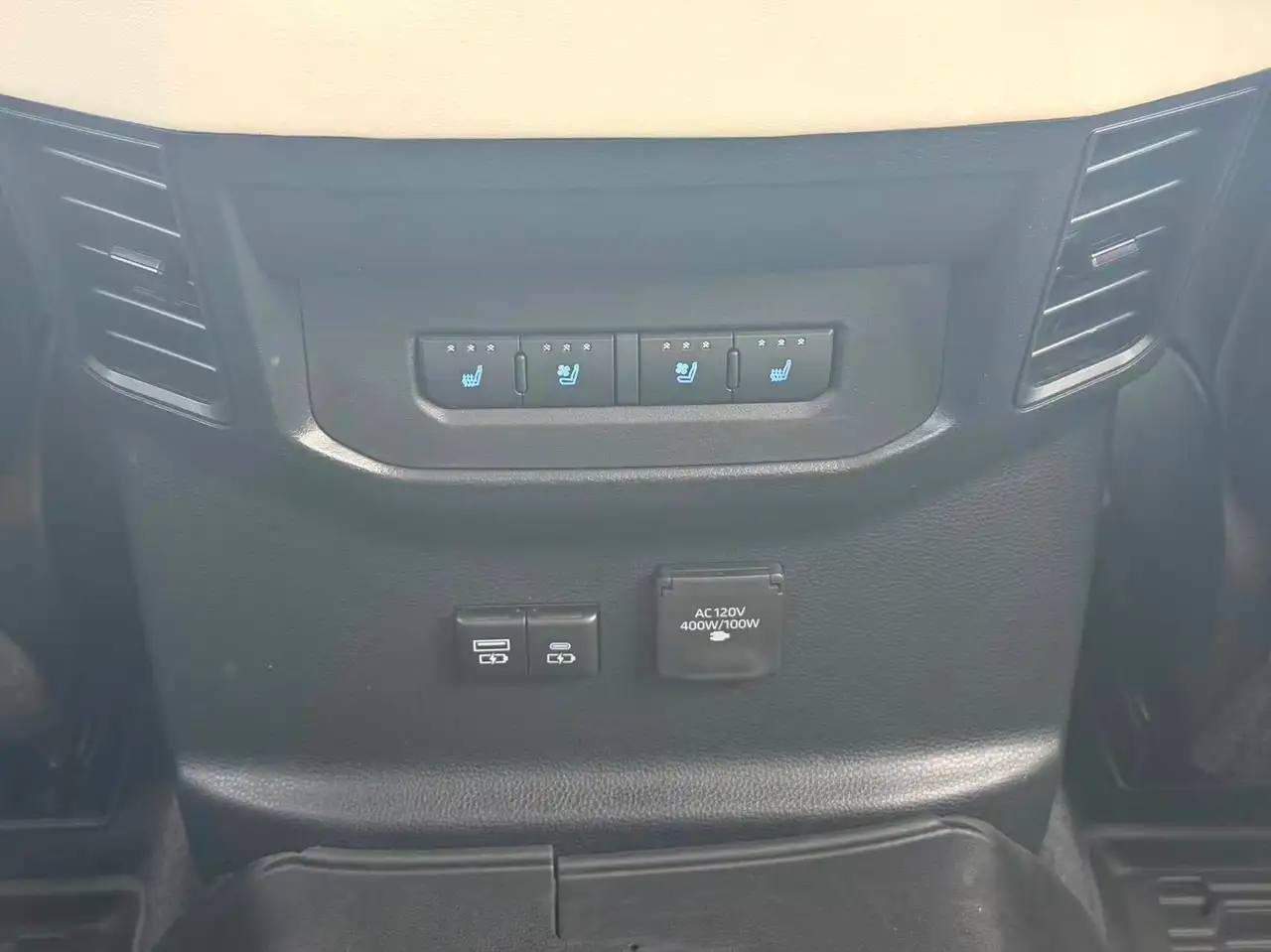 Toyota Tundra снимка Toyota Tundra