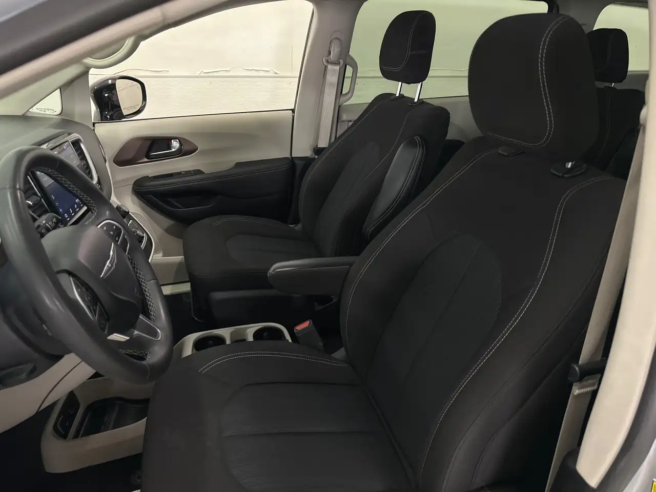 Chrysler Grand Caravan снимка Chrysler Grand Caravan