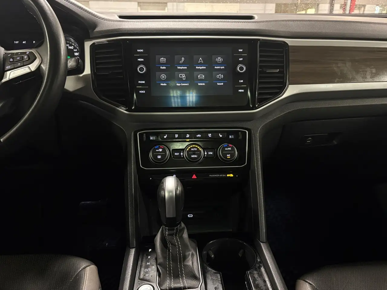 Volkswagen Atlas снимка Volkswagen Atlas