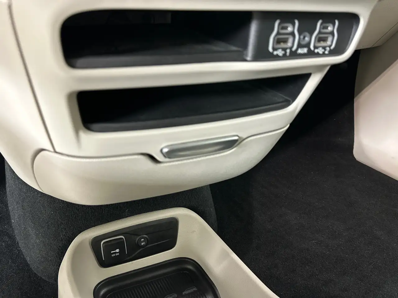 Chrysler Grand Caravan снимка Chrysler Grand Caravan