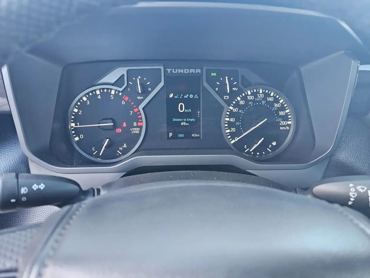 Toyota Tundra снимка Toyota Tundra