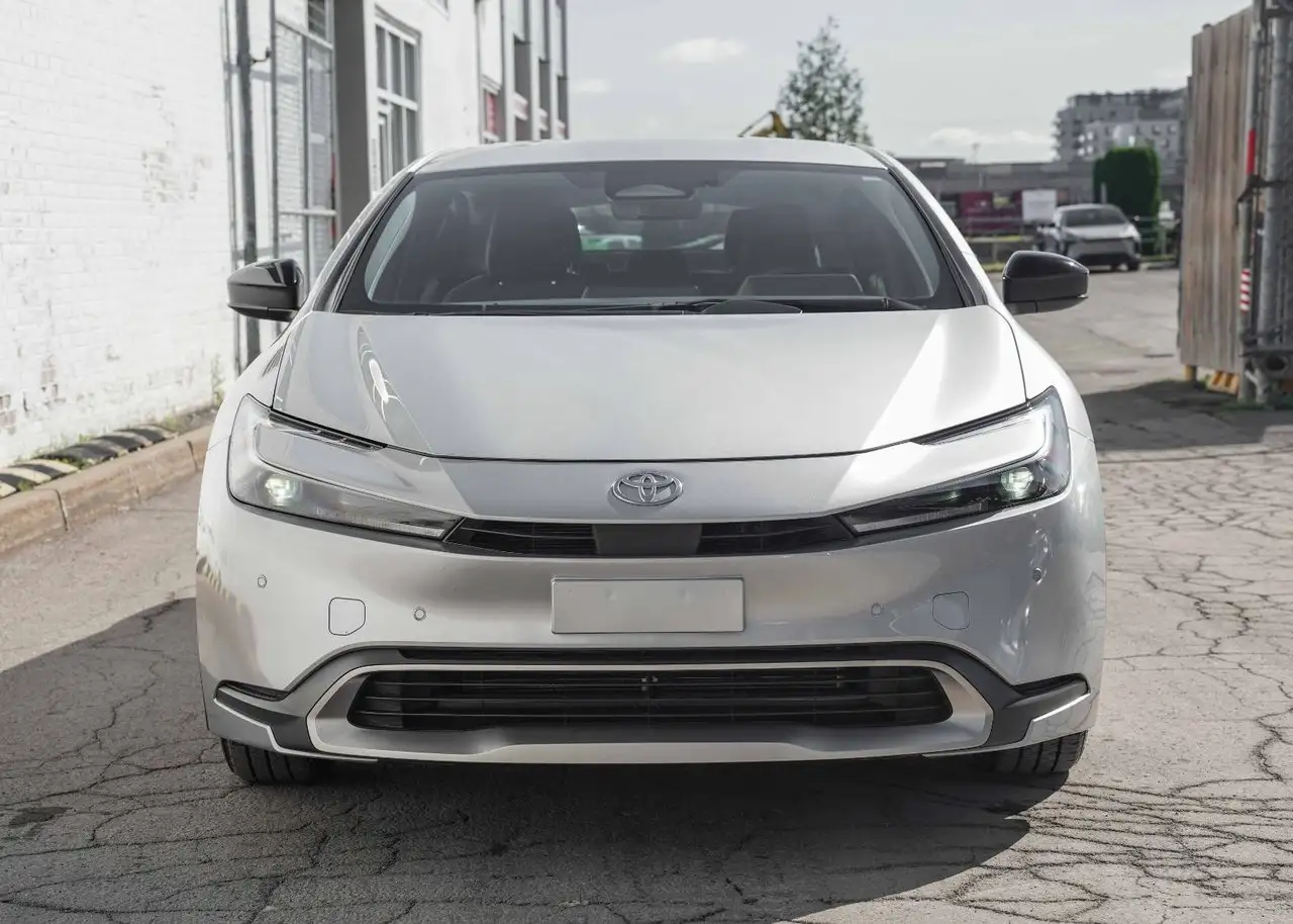Toyota Prius Prime снимка Toyota Prius Prime