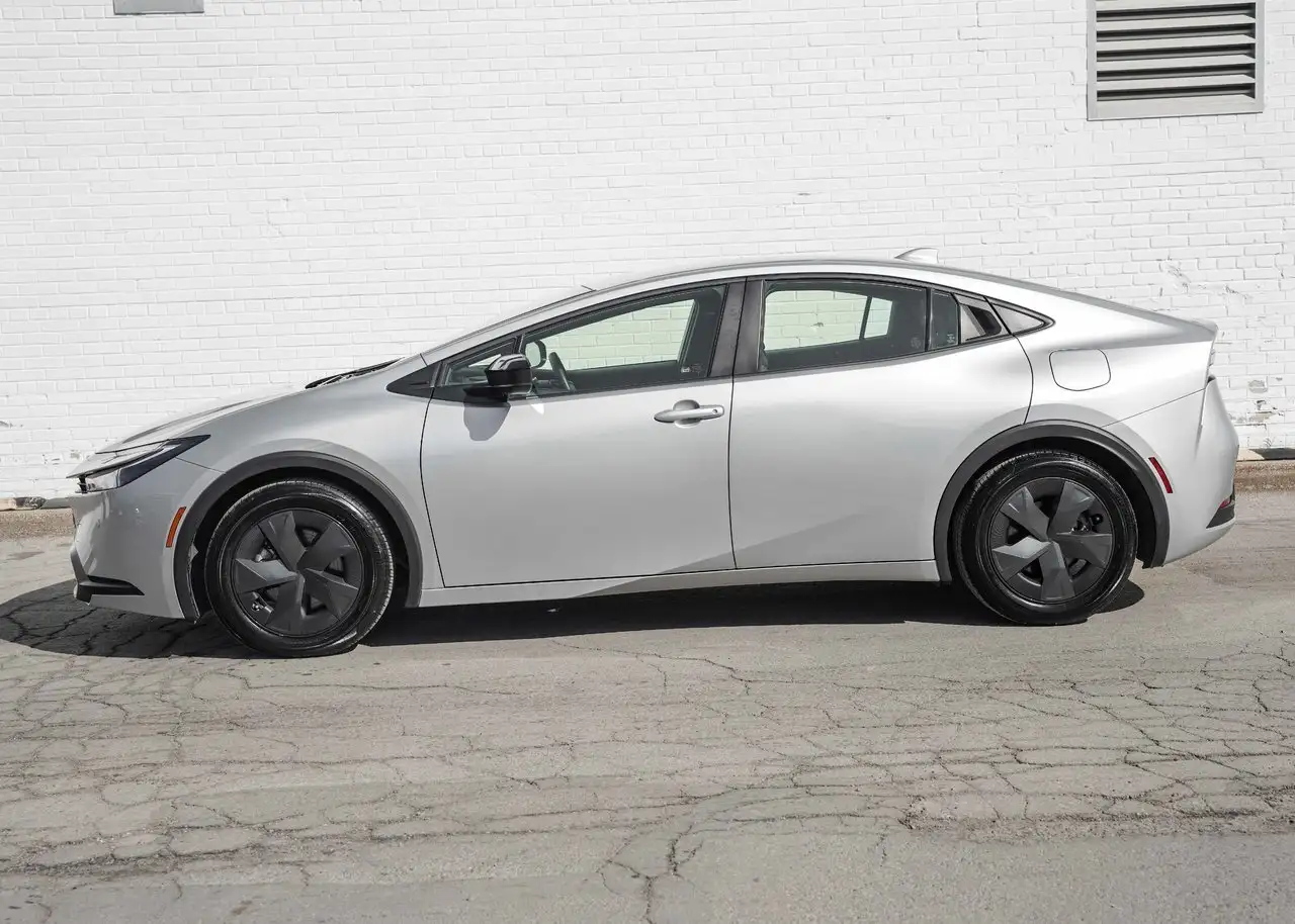 Toyota Prius Prime снимка Toyota Prius Prime