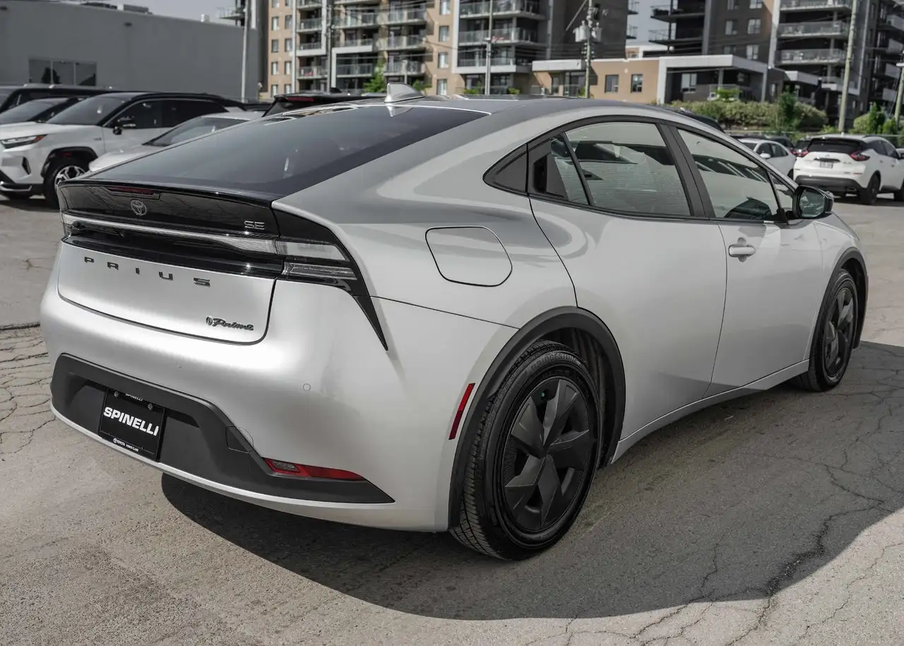 Toyota Prius Prime снимка Toyota Prius Prime