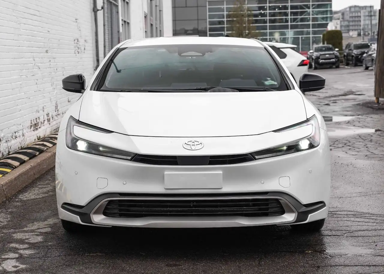 Toyota Prius Prime снимка Toyota Prius Prime