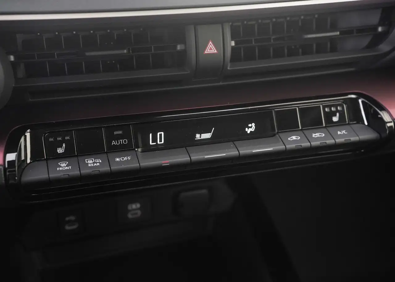 Toyota Prius Prime снимка Toyota Prius Prime