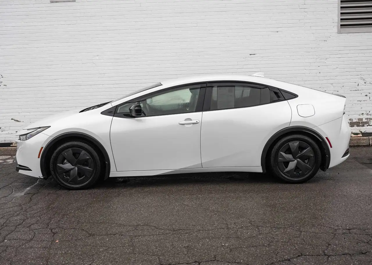 Toyota Prius Prime снимка Toyota Prius Prime