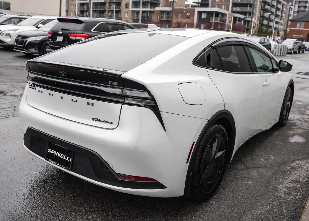 Toyota Prius Prime снимка Toyota Prius Prime
