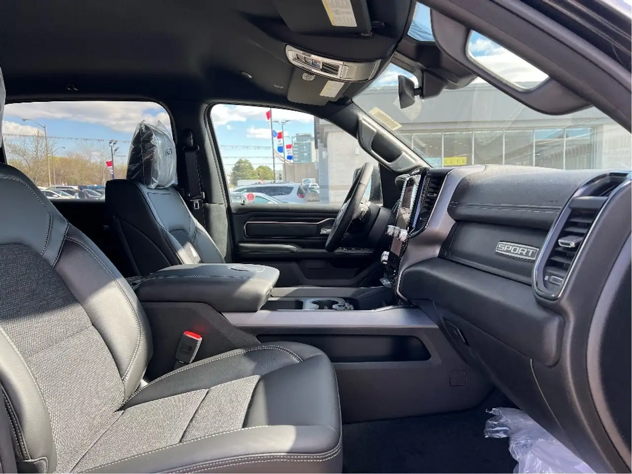 RAM 1500 снимка RAM 1500