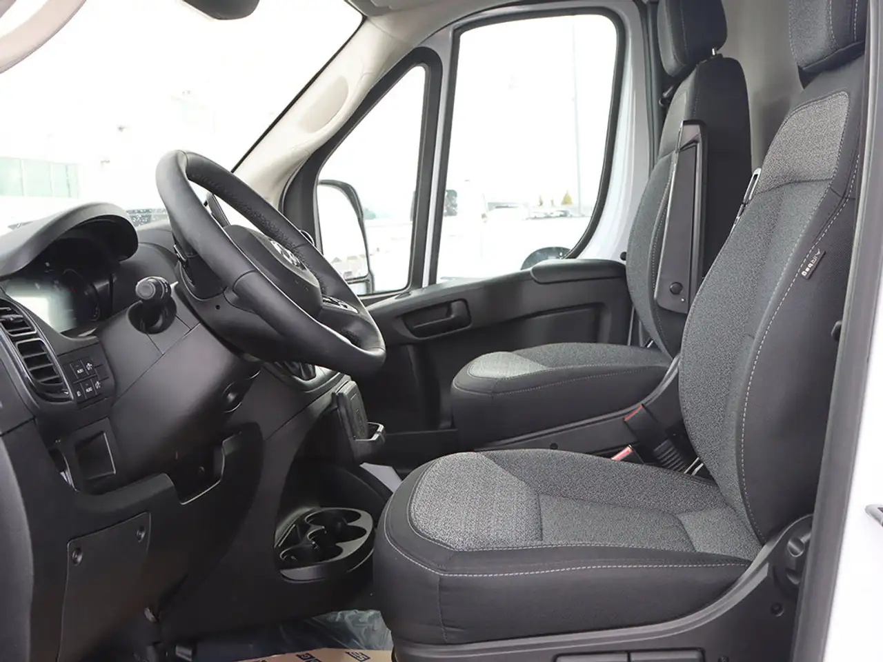 RAM ProMaster 3500 снимка RAM ProMaster 3500
