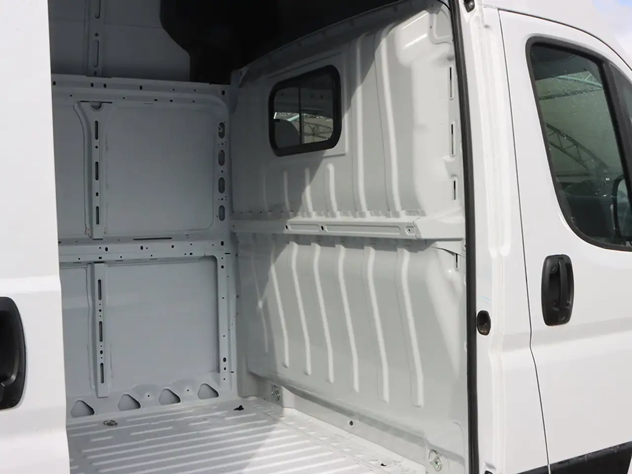 RAM ProMaster 3500 снимка RAM ProMaster 3500