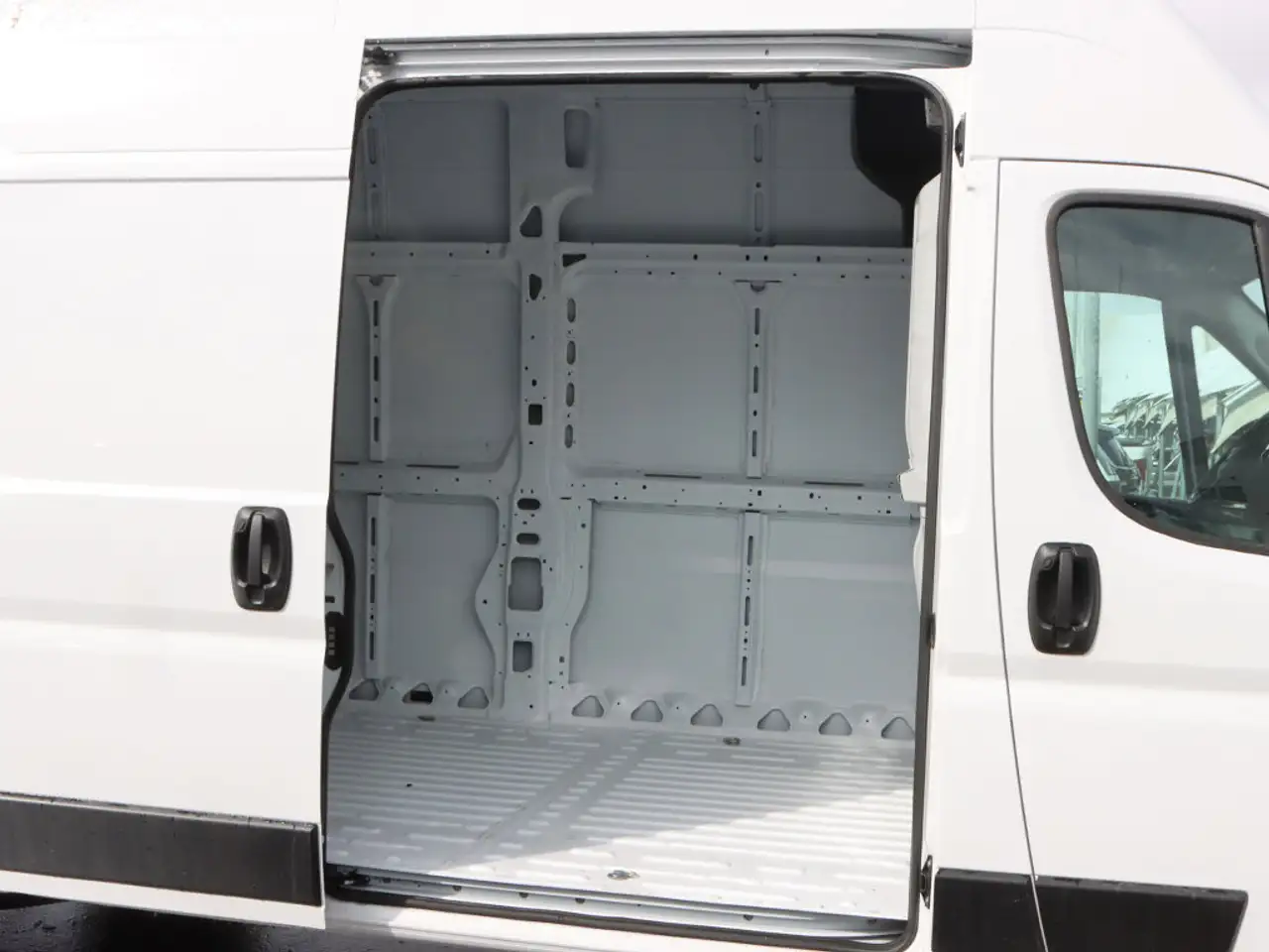 RAM ProMaster 3500 снимка RAM ProMaster 3500
