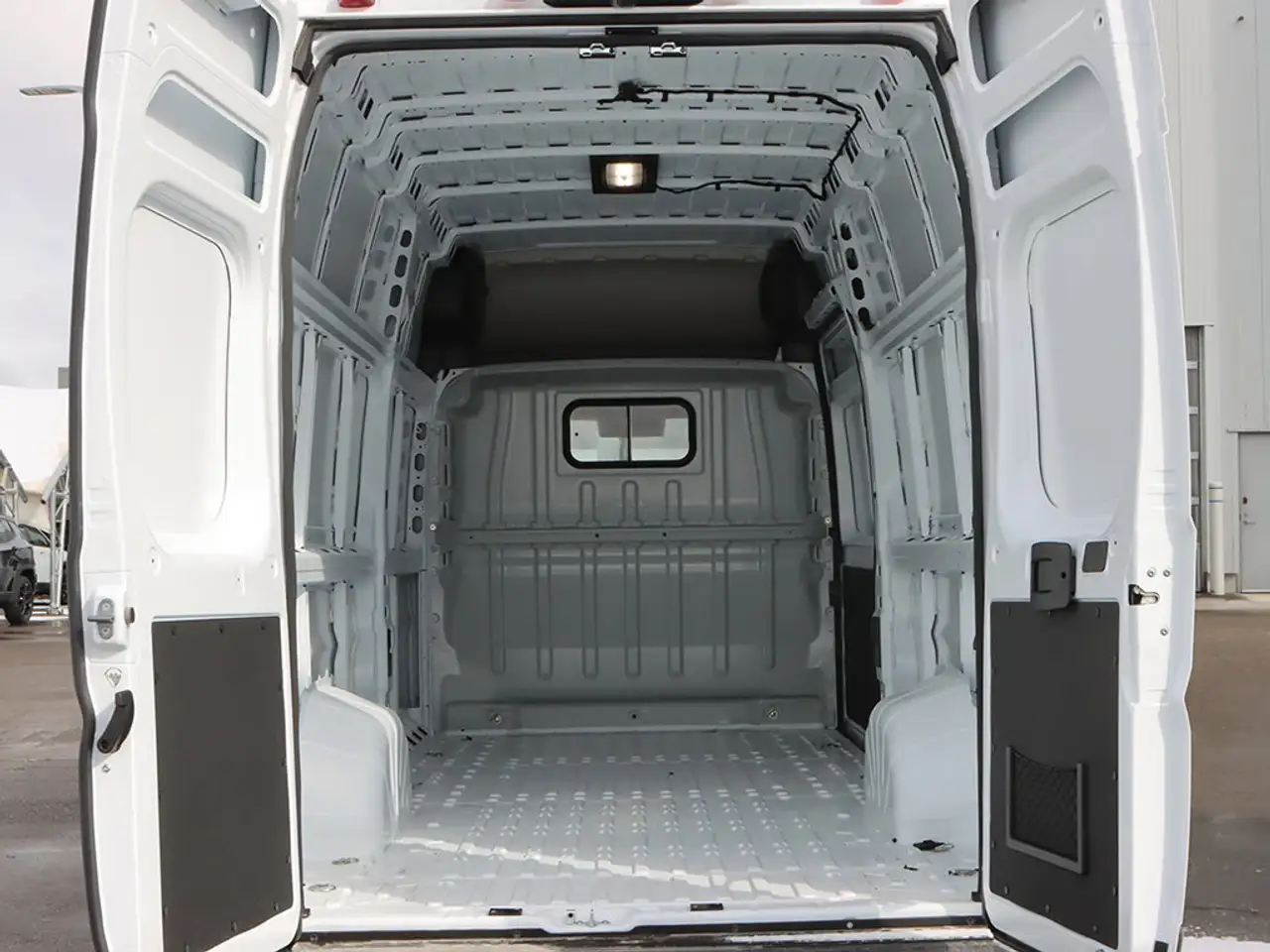 RAM ProMaster 3500 снимка RAM ProMaster 3500