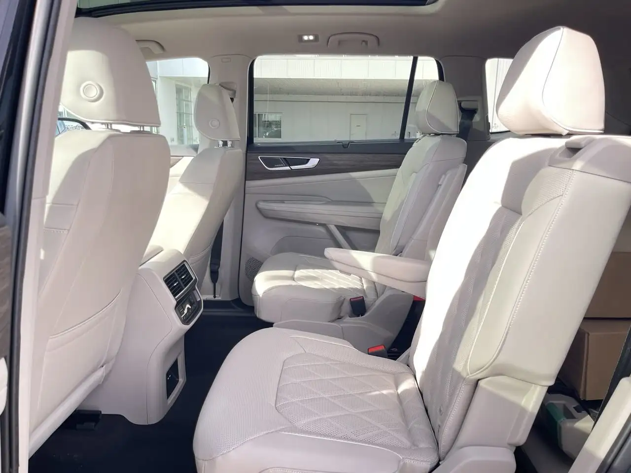 Volkswagen Atlas снимка Volkswagen Atlas