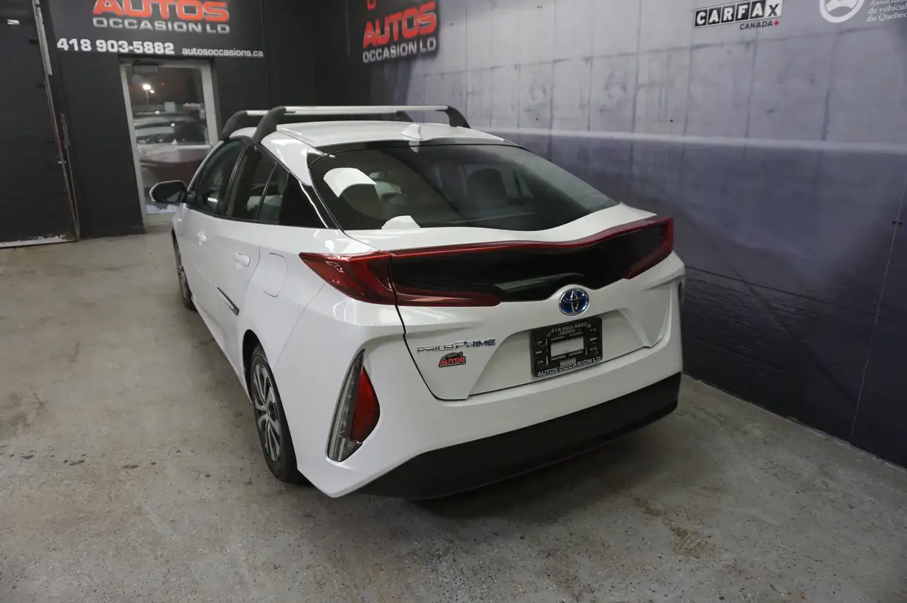 Toyota Prius Prime снимка Toyota Prius Prime