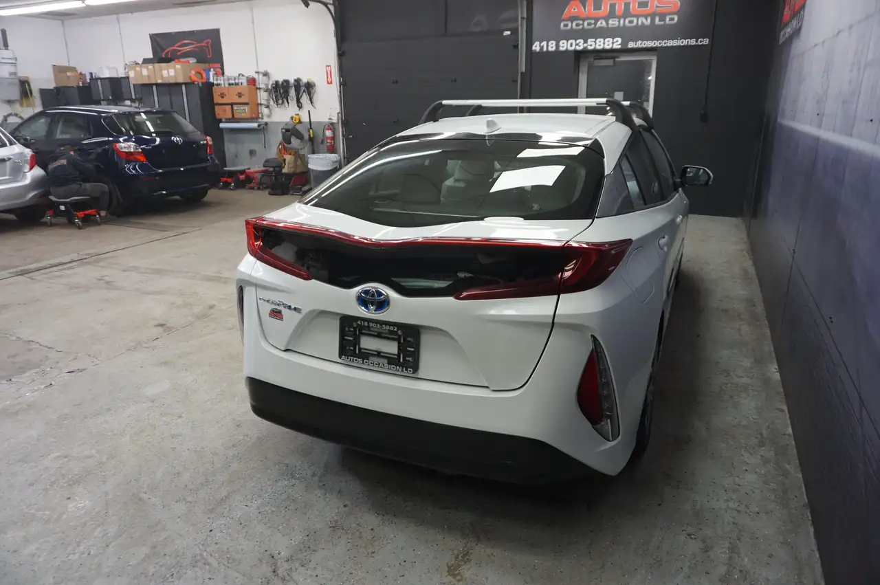 Toyota Prius Prime снимка Toyota Prius Prime