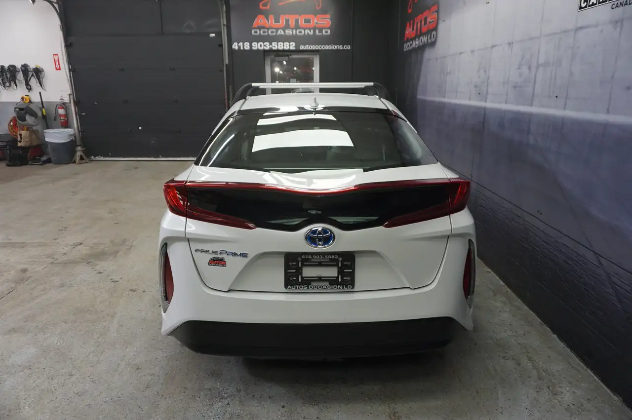 Toyota Prius Prime снимка Toyota Prius Prime