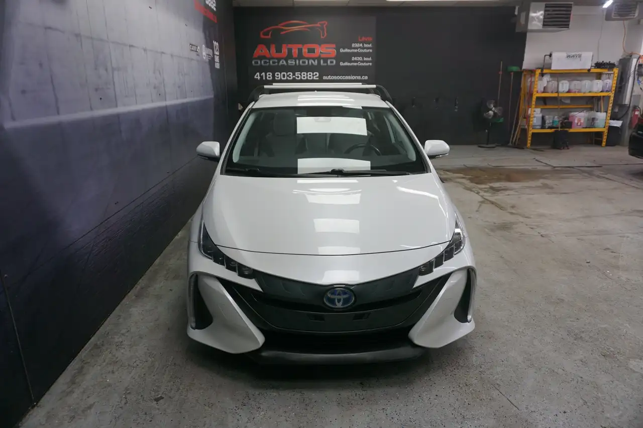 Toyota Prius Prime снимка Toyota Prius Prime