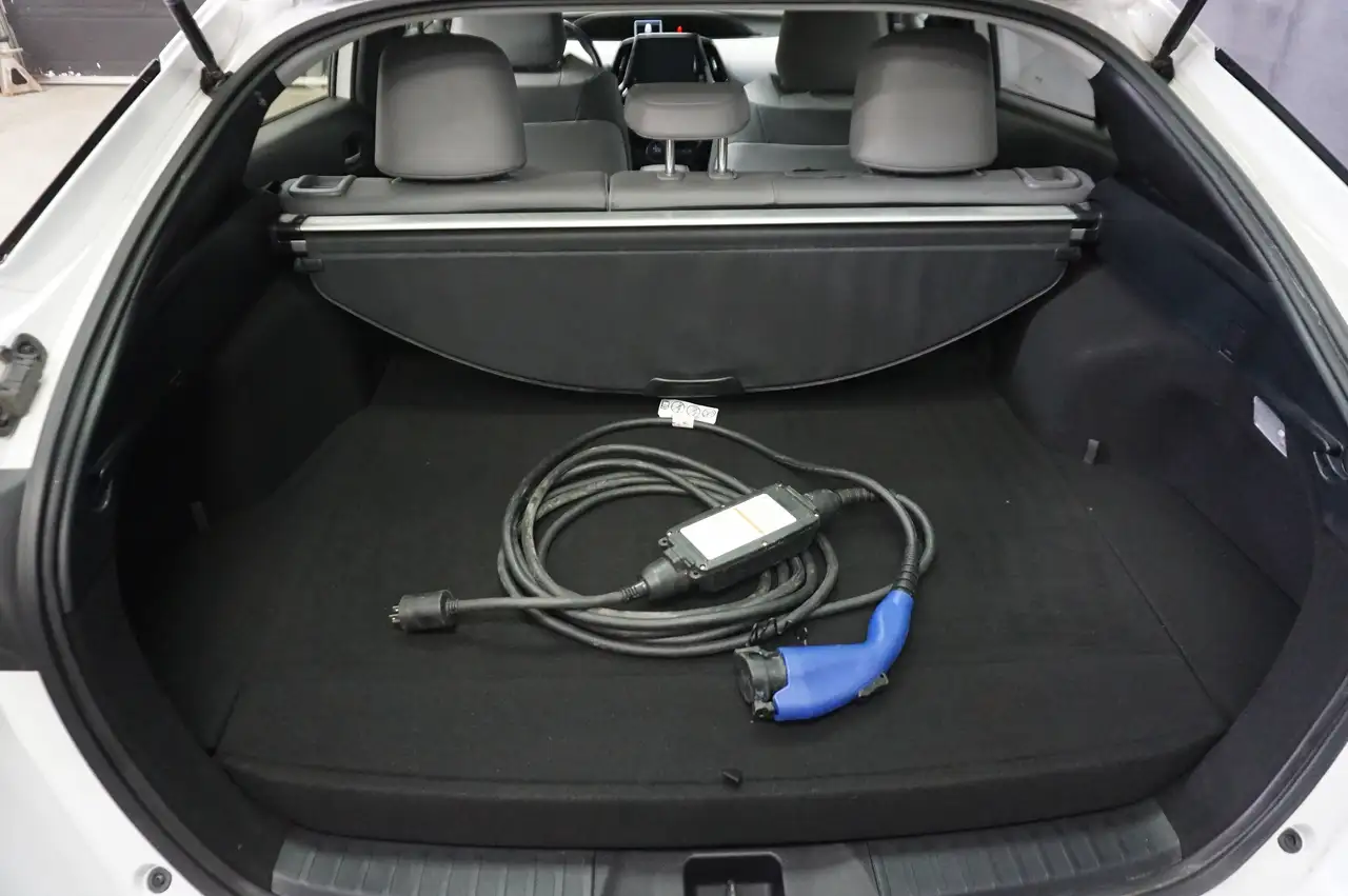 Toyota Prius Prime снимка Toyota Prius Prime