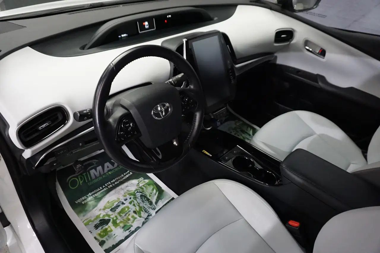 Toyota Prius Prime снимка Toyota Prius Prime