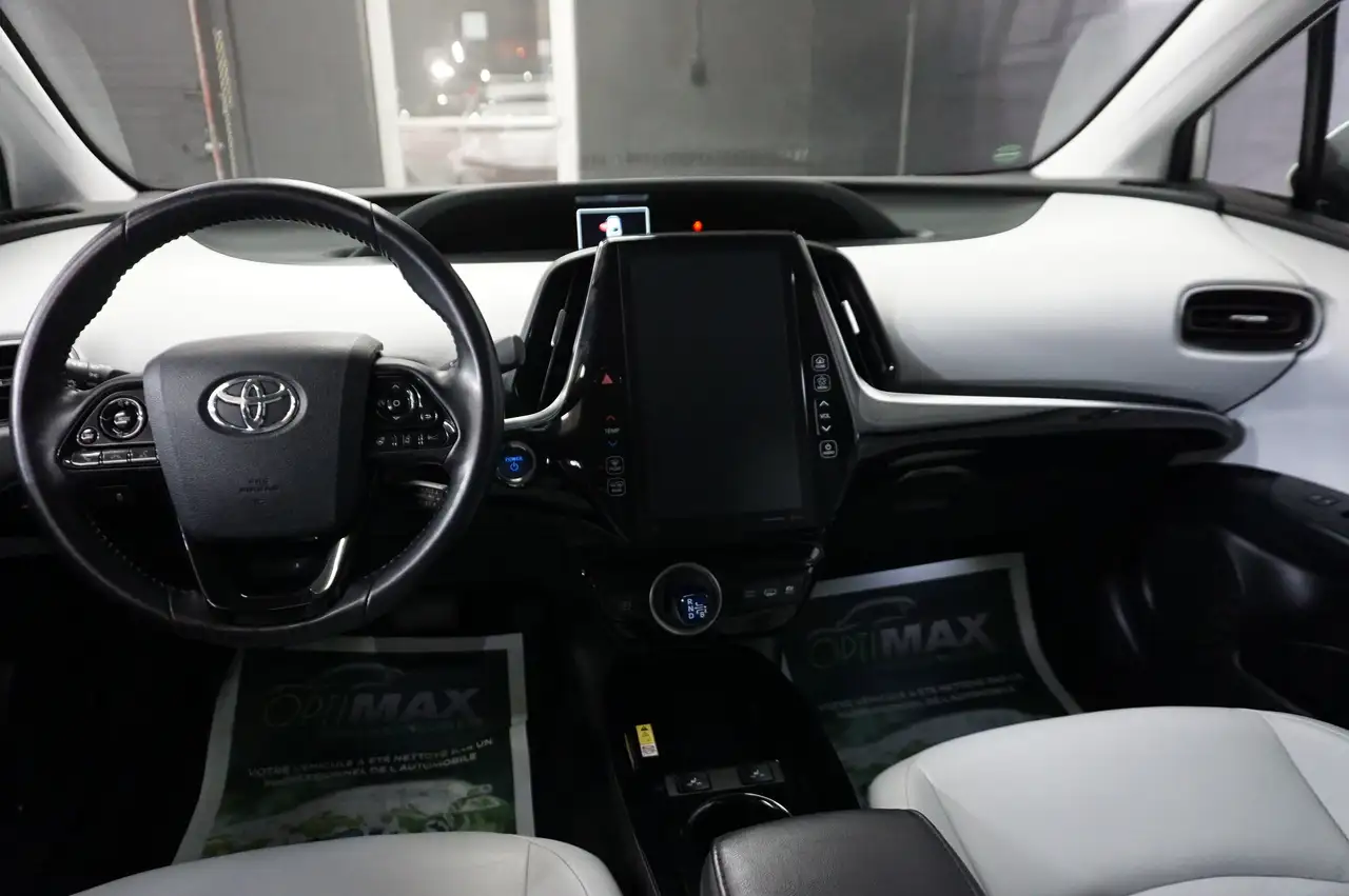 Toyota Prius Prime снимка Toyota Prius Prime