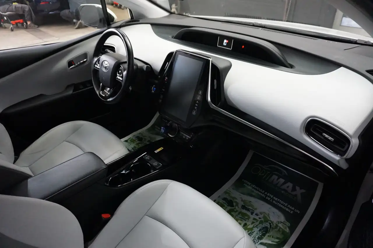 Toyota Prius Prime снимка Toyota Prius Prime