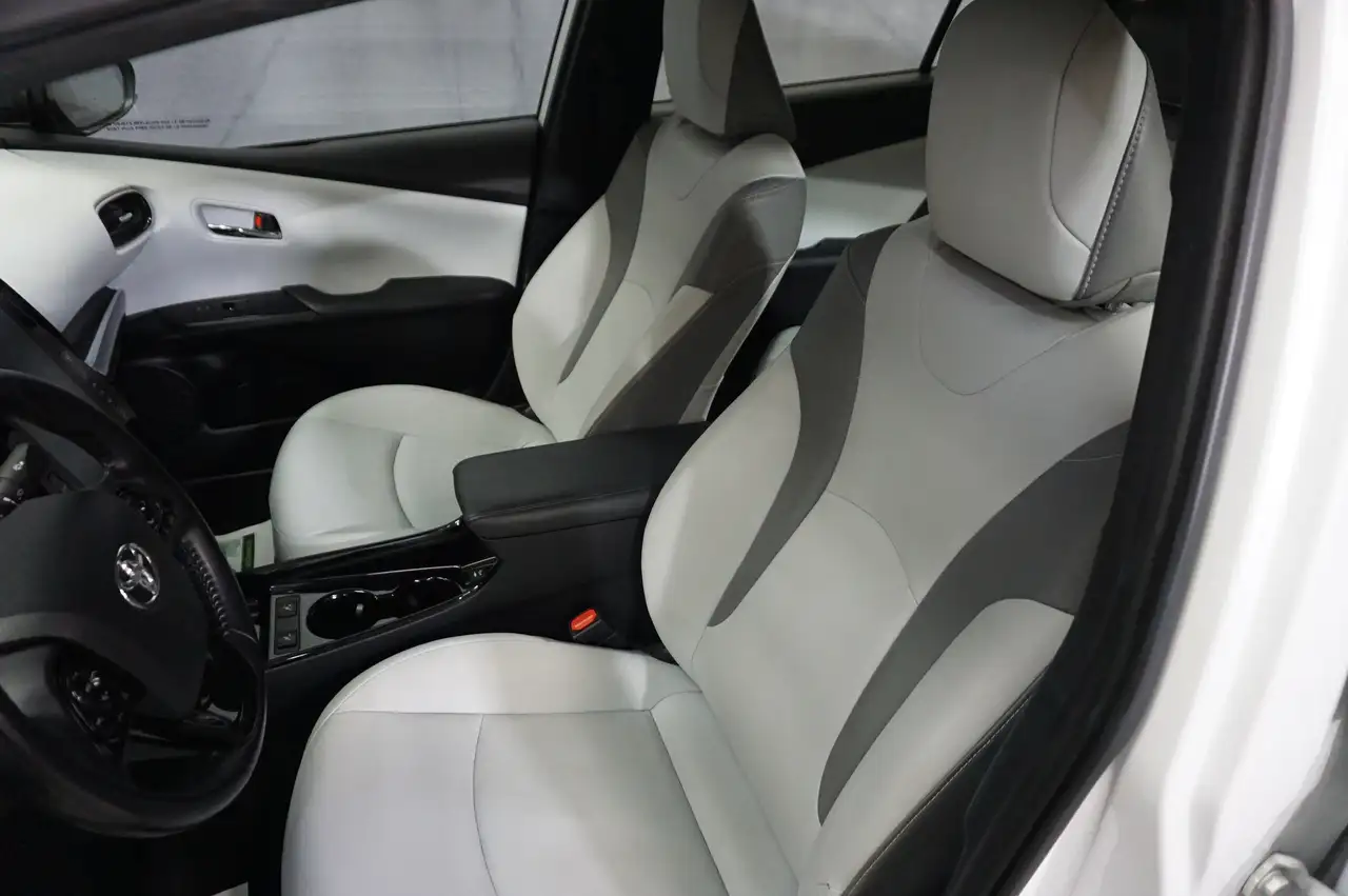 Toyota Prius Prime снимка Toyota Prius Prime