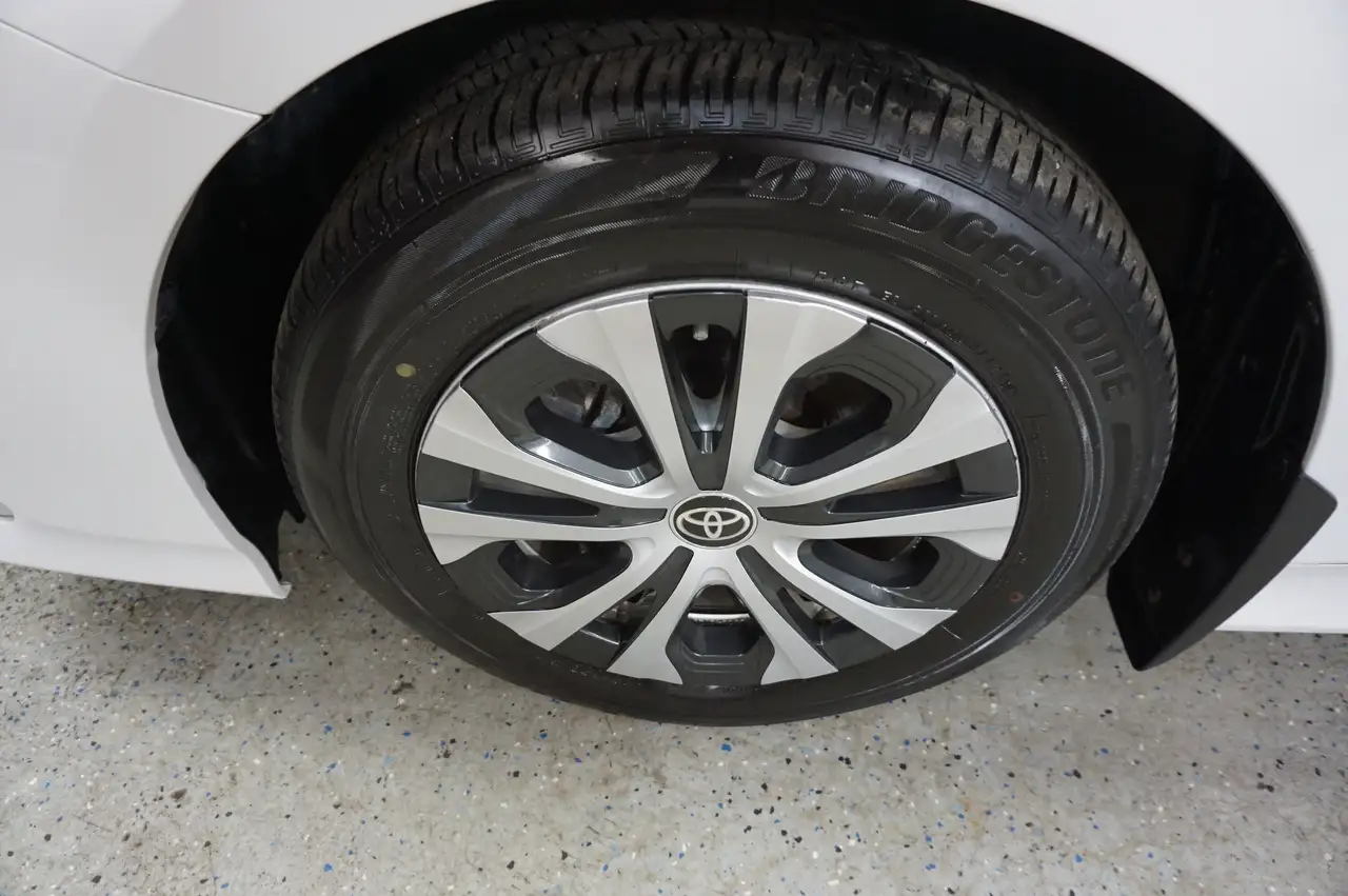 Toyota Prius Prime снимка Toyota Prius Prime