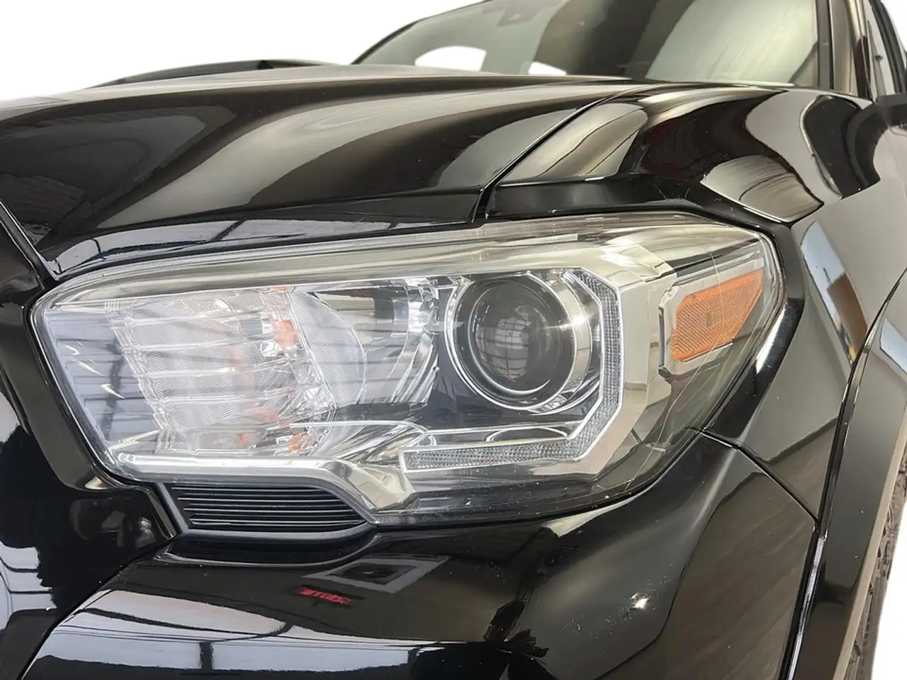 Toyota Tacoma снимка Toyota Tacoma