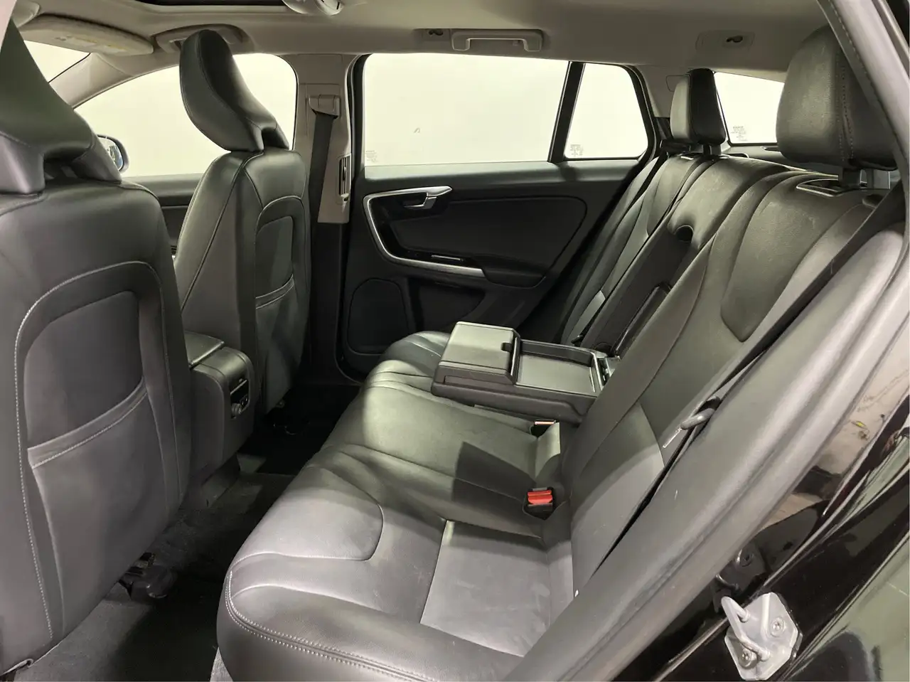 Volvo V60 снимка Volvo V60
