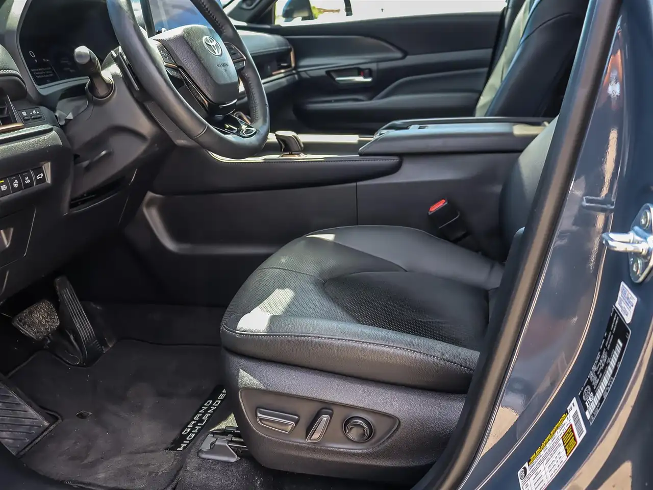 Toyota Grand Highlander fotografie Toyota Grand Highlander