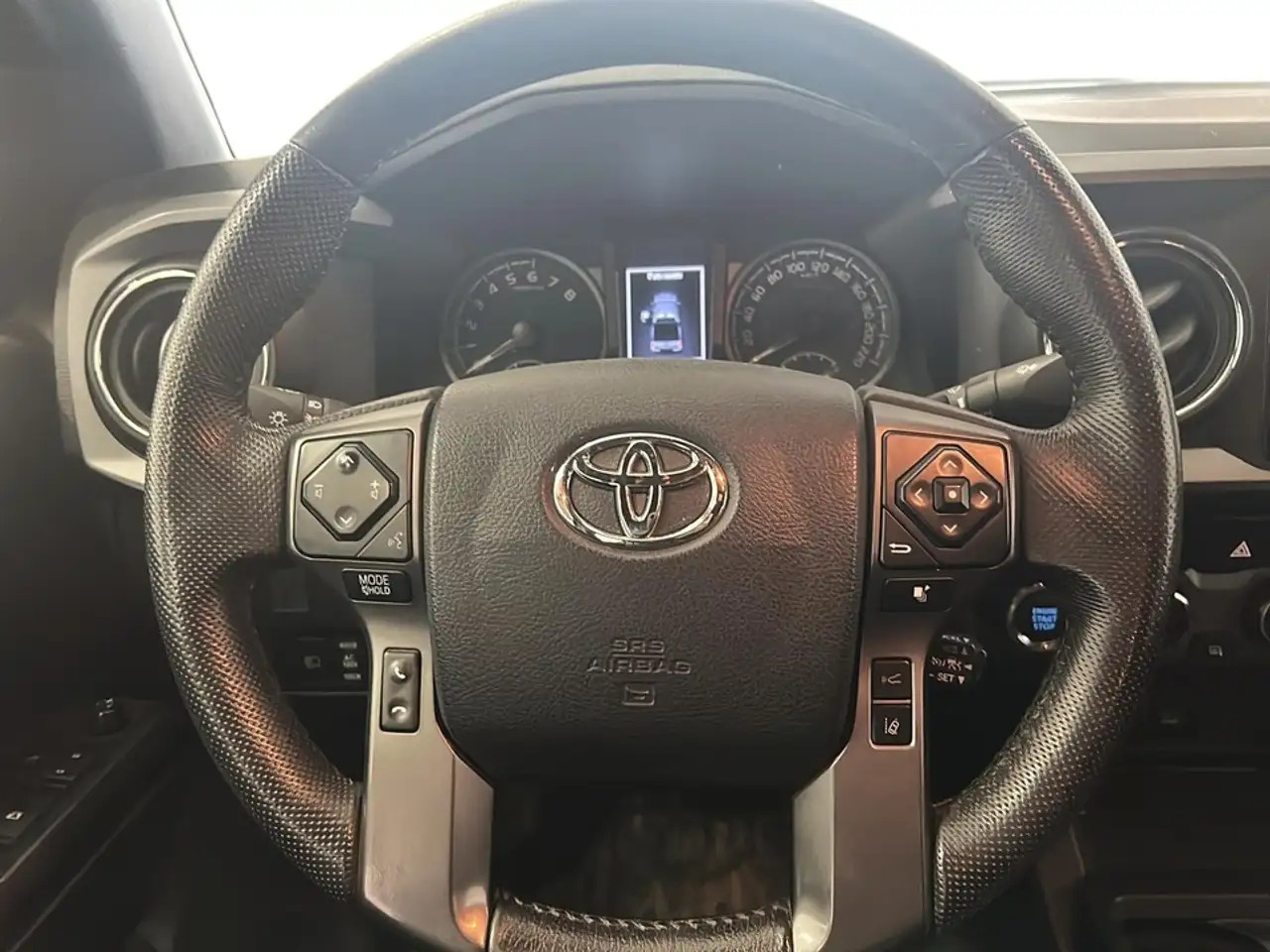Toyota Tacoma снимка Toyota Tacoma