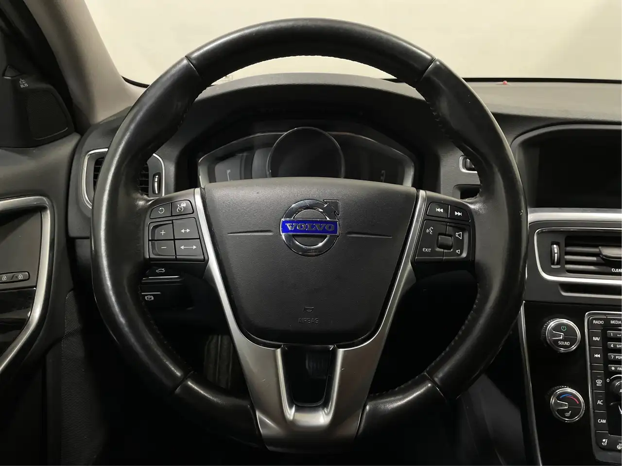 Volvo V60 снимка Volvo V60