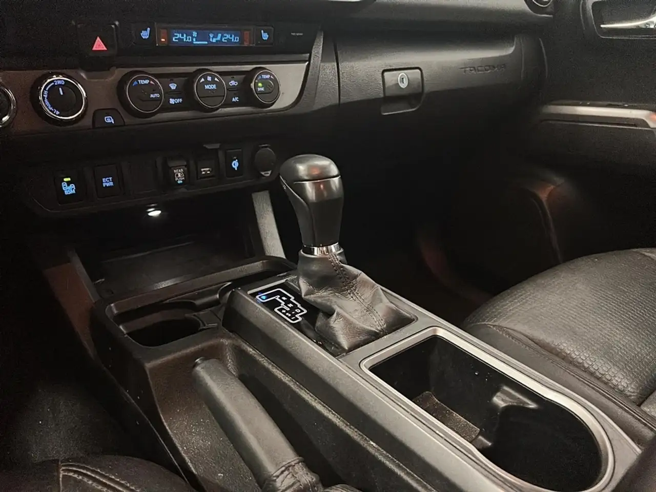 Toyota Tacoma снимка Toyota Tacoma