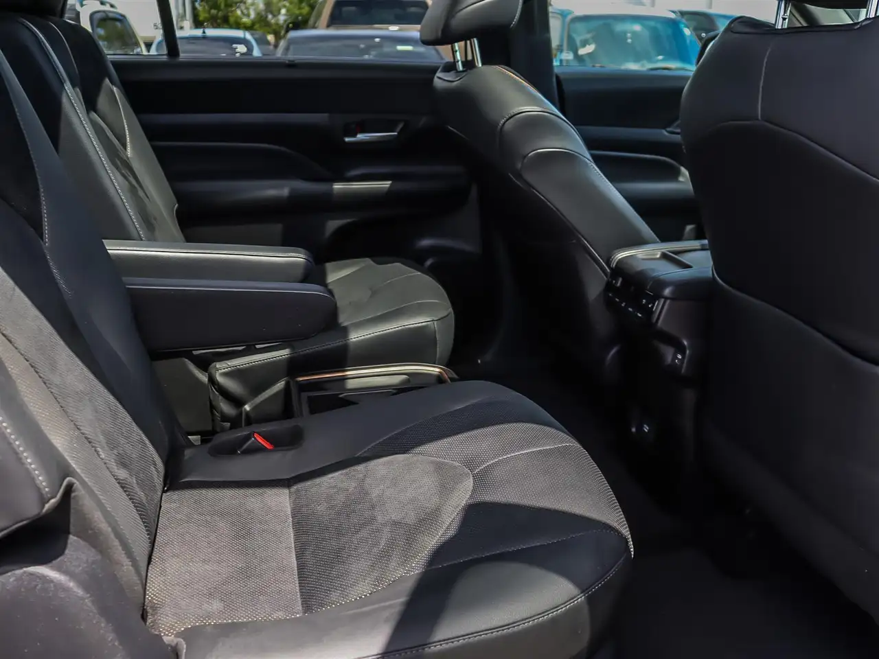 Toyota Grand Highlander fotografie Toyota Grand Highlander