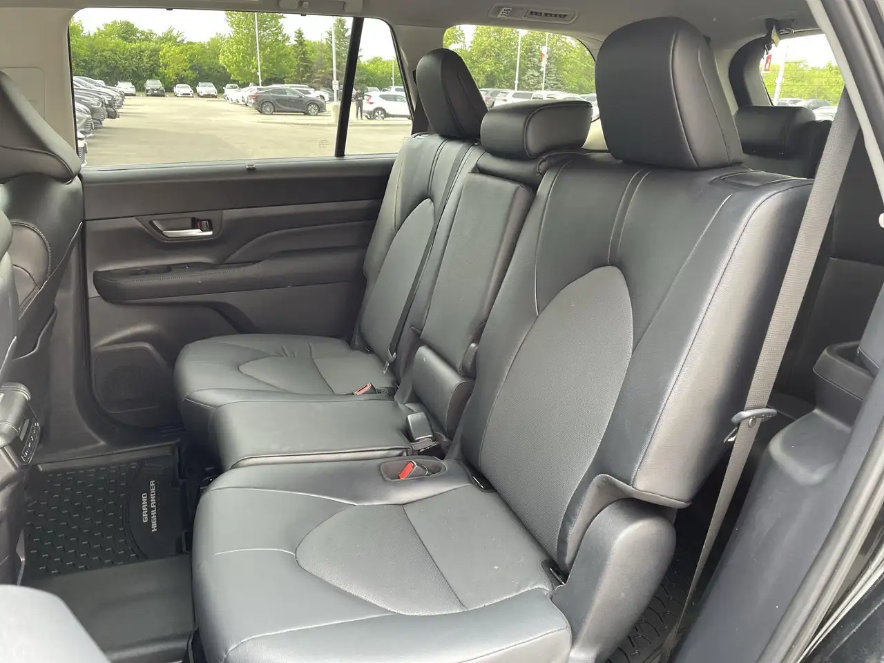 Toyota Grand Highlander fotografie Toyota Grand Highlander