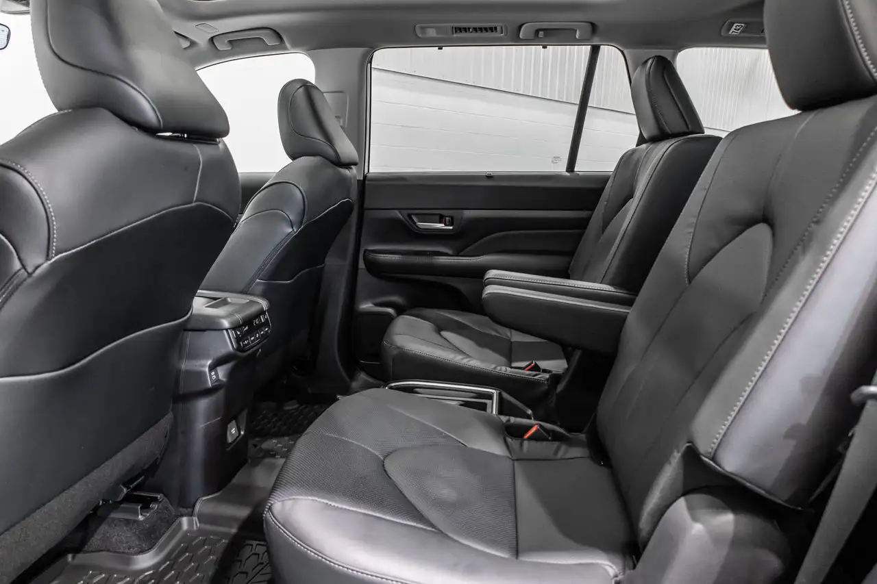 Toyota Grand Highlander photo Toyota Grand Highlander