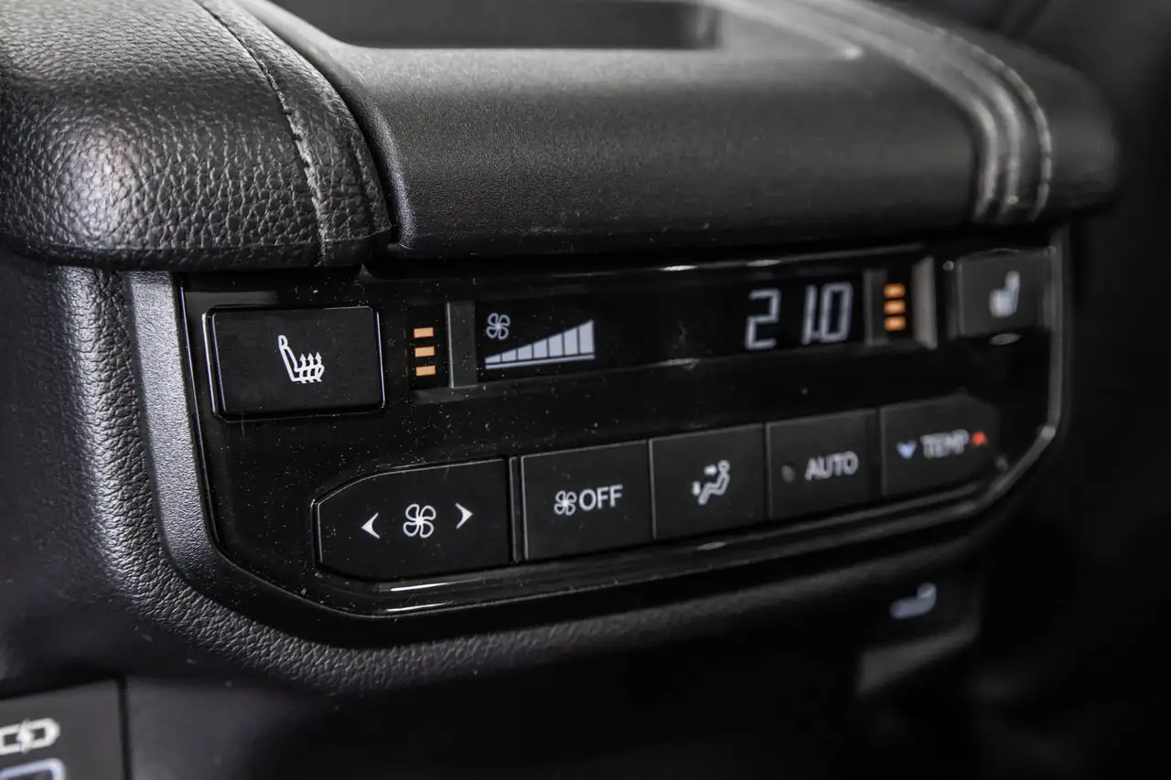 Toyota Grand Highlander photo Toyota Grand Highlander